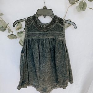 beautiful cropped sleeveless black top Size XS